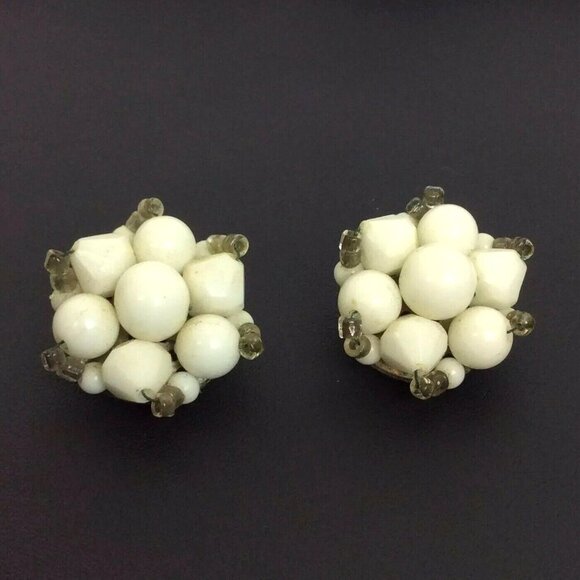 White Beaded Cluster Clip Earrings Church Lady Grandma Vintage 40s 50s - Picture 1 of 5